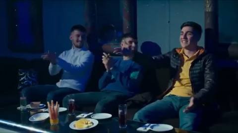 Still frame from Sıfır Bir - Bizim Mekanımızda Kimle Yarışıyon? — a 1m 13s clip marked up for dubbing