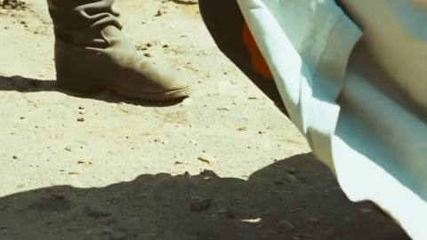Still frame from Генеральские котлы — a 1m 26s clip marked up for dubbing