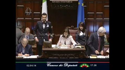 Still frame from L'Onorevole Buonanno chiede informazioni sulla sua spigola — a 53s clip marked up for dubbing
