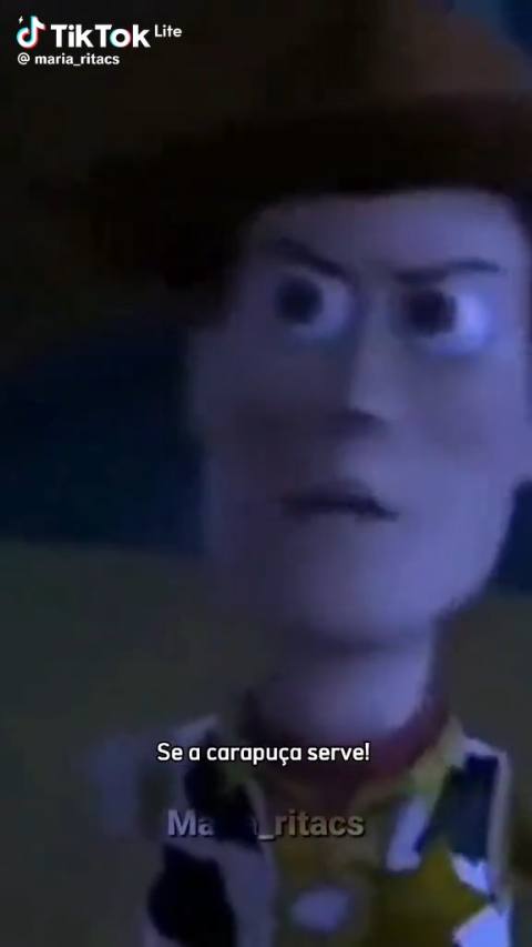 Still frame from Se a carapuça serve — a 9s clip marked up for dubbing