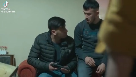 Still frame from apır — a 29s clip marked up for dubbing