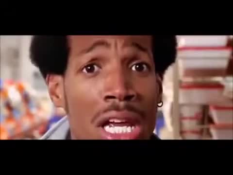 Still frame from Scary Movie - Reglas para sobrevivir la situiación — a 35s clip marked up for dubbing